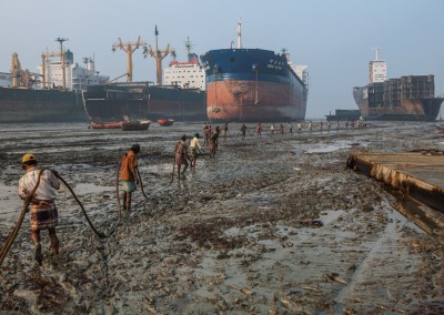 ship breaker working