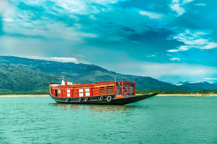 tangoar-hawar-house-boat Must Visit Destinations in Bangladesh